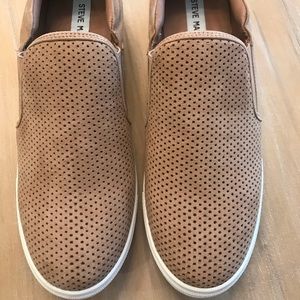 New-Steve Madden Slip ons